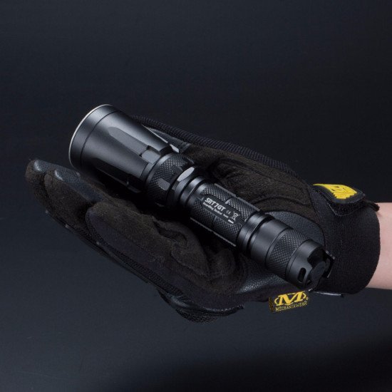 NITECORE SRT7GT 1000 Lumens CREE XP-L HI V3 4 colors UV LED Flashlight NITECORE SRT7GT 1000 Lumens CREE XP-L HI V3 4 colors UV LED Flashlight