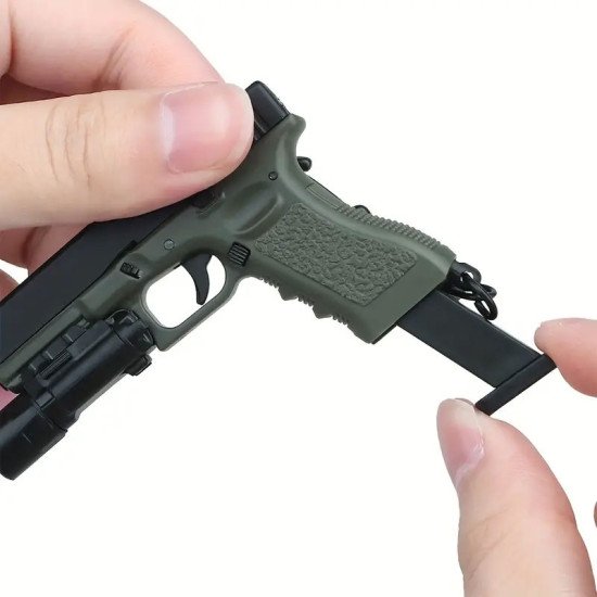 Tactical Glock 17 Pistol Keychain Tactical Glock 17 Pistol Keychain